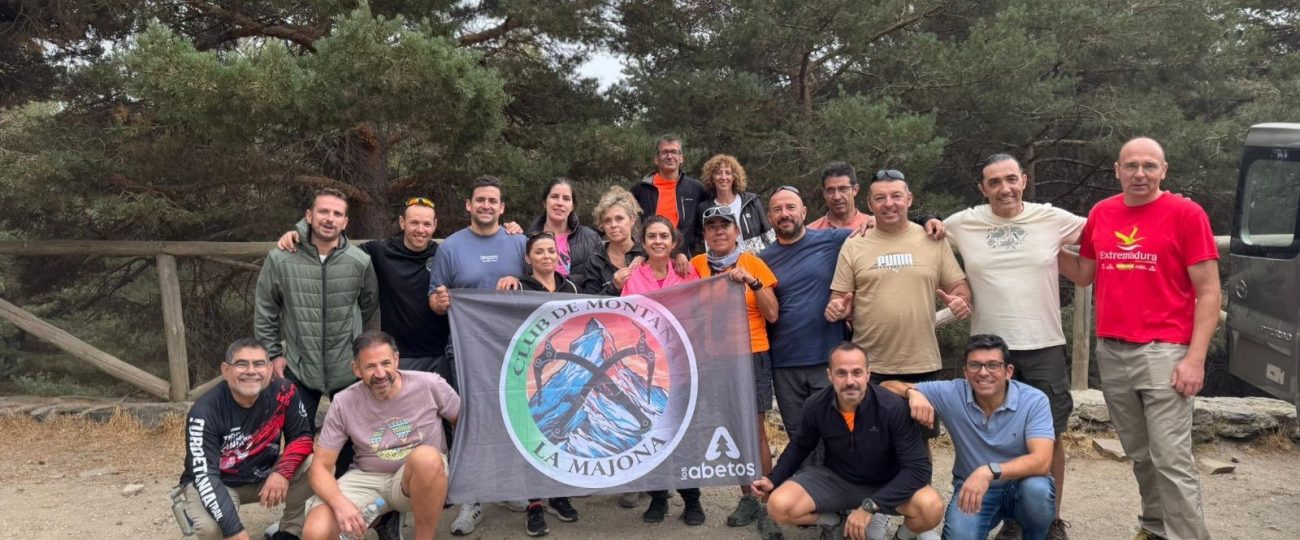 El Club de Montaña La Majona corona el Mulhacén en una exigente ruta por tierras granadinas