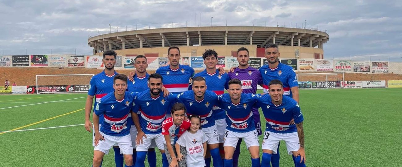 El Don Benito arrolla al Montehermoso y mantiene con firmeza el liderato