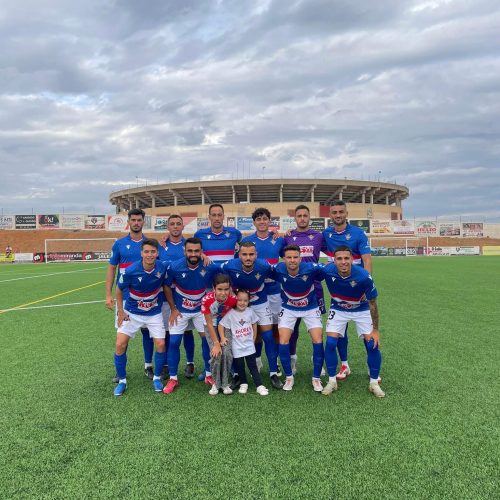 El Don Benito arrolla al Montehermoso y mantiene con firmeza el liderato