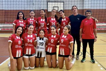 La AD Don Benito Voleibol inicia la temporada con tres victorias en casa y gran ambiente en las gradas