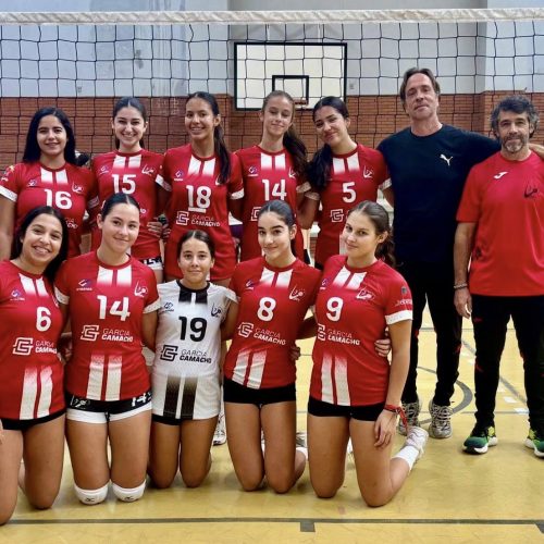 La AD Don Benito Voleibol inicia la temporada con tres victorias en casa y gran ambiente en las gradas