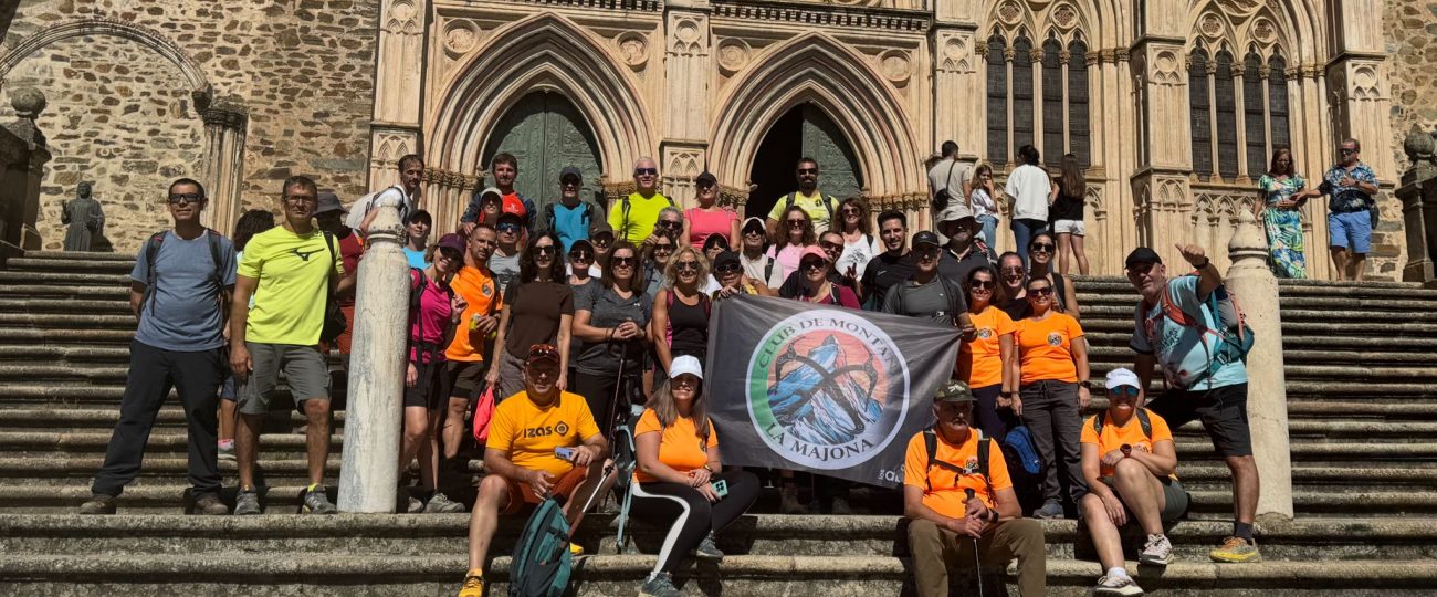 El Club de Montaña La Majona recorre uno de los parajes más emblemáticos del Geoparque Villuercas-Ibores-Jara