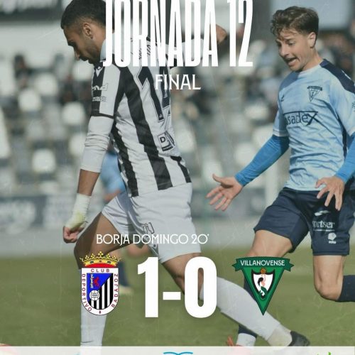 El Villanovense cae por la mínima ante el CD Badajoz y se aleja de la zona alta
