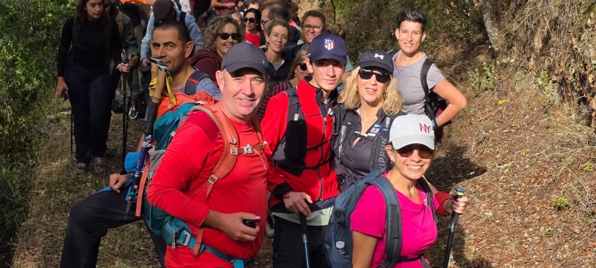 El Club de Montaña La Majona disfruta de una ruta otoñal por la Sierra de Aracena y Picos de Aroche