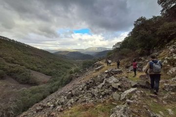 El Club de Montaña La Majona disfruta de una espectacular ruta por los alrededores de Castañar de Ibor
