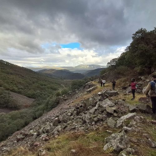 El Club de Montaña La Majona disfruta de una espectacular ruta por los alrededores de Castañar de Ibor